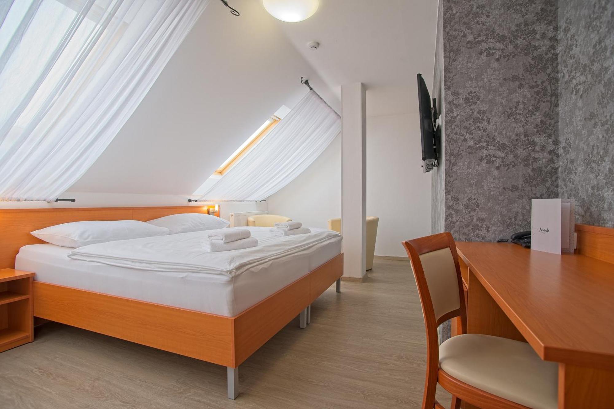 Wine Wellness Hotel Amande Hustopeče エクステリア 写真