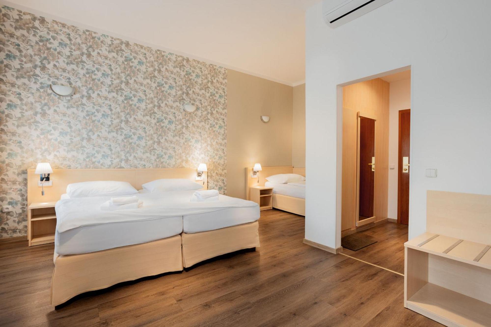 Wine Wellness Hotel Amande Hustopeče エクステリア 写真